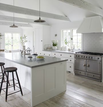 white farmhouse kitchen